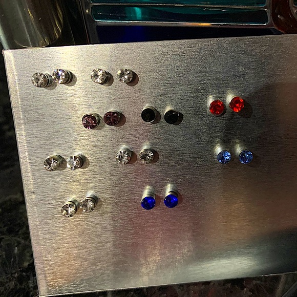 Magnetic non piercing 3mm studs for ears and nose - Picture 4 of 4